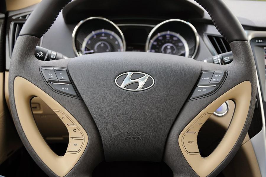  Hyundai Sonata 2011 года  (US) (фото 43 из 85)